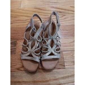 Women’s Baretraps Karlie Wedge Sandal Gold - Size - 8‎